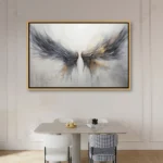 Tableau ailes angéliques avec éclats dorés sur fond gris abstrait pour décoration murale chic.